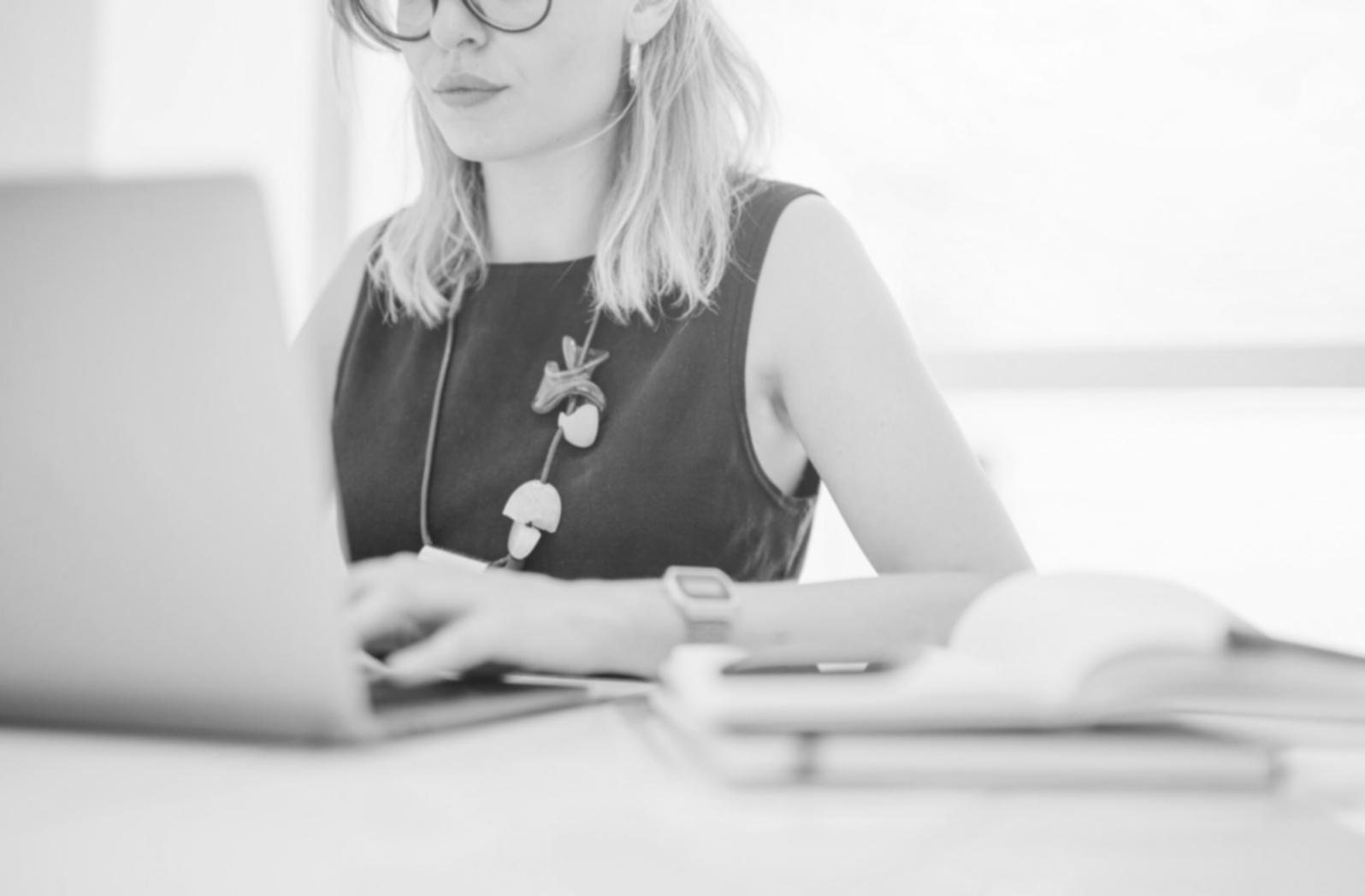 Entrepreneur travaillant sur ses finances